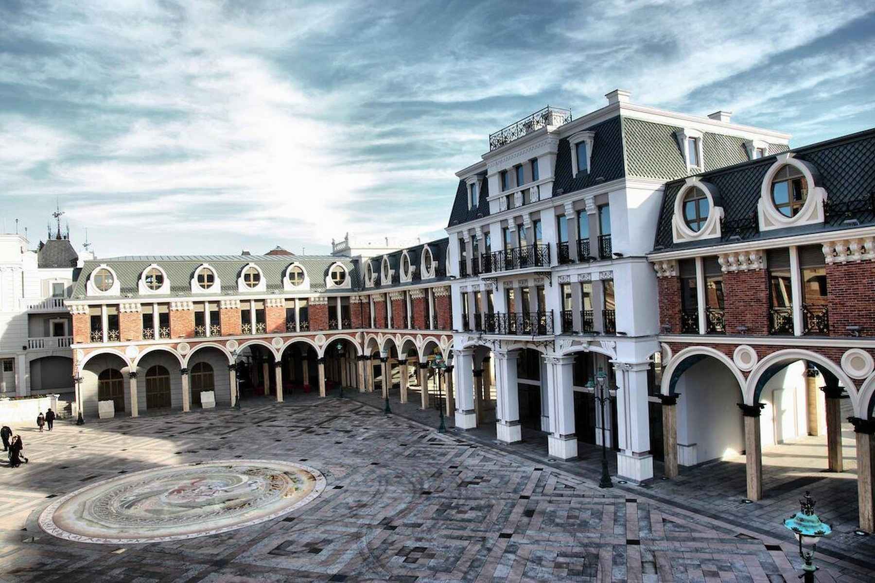 Batum Piazza Meydanı - Rize çıkışlı Batum turu kapsamında Ayala Tour ile ziyaret edilen İtalyan mimarisine sahip turistik meydan